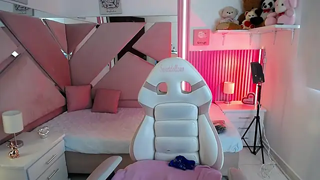 Mia garcia28 online show from September 20, 2025, 7:48 pm