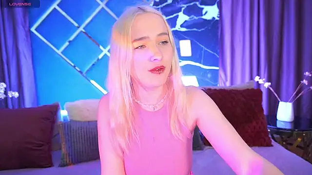 LilElfie online show from February 11, 2026, 12:04 am