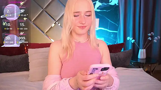 LilElfie online show from March 10, 2026, 8:47 pm