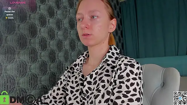 Mia E1fie online show from November 6, 2025, 9:32 am