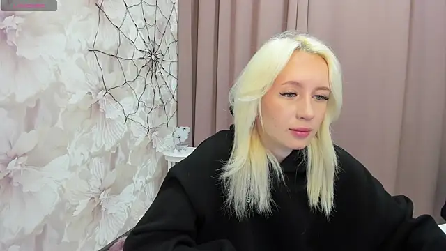 cute luucy online show from November 3, 2025, 2:46 am