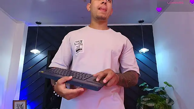 marco garciia  online show from March 4, 2026, 11:11 pm