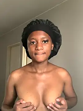 sweetcake87 online show from October 15, 2025, 11:32 am