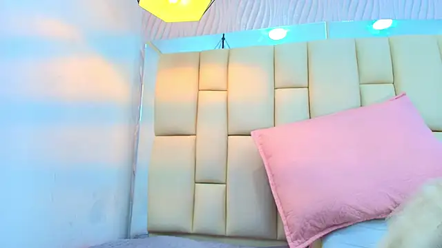 sweet amye online show from October 6, 2025, 7:33 pm