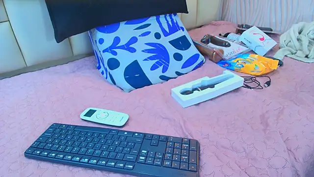 sweet amye online show from October 11, 2025, 7:12 pm