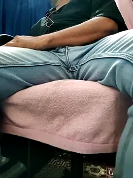 sexy boy hot lund online show from April 11, 2026, 9:35 am