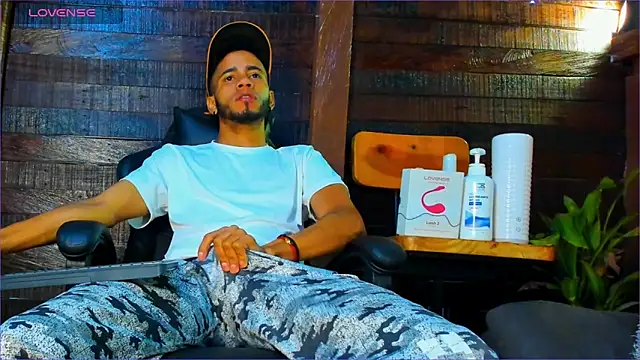 Alex bigcock11  online show from October 29, 2025, 11:45 am