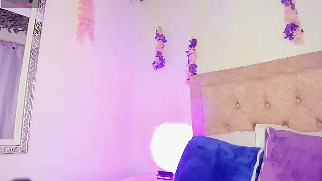 kendra smiitch online show from October 25, 2025, 4:31 am