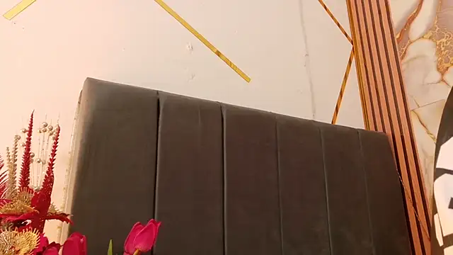 AmbarSmit online show from April 12, 2026, 12:54 pm