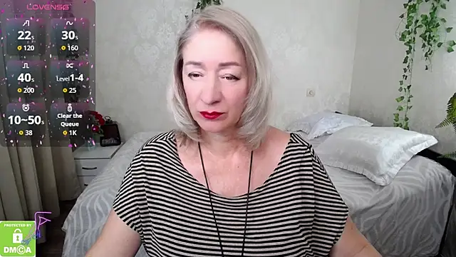 hunters woman online show from October 8, 2025, 2:04 pm