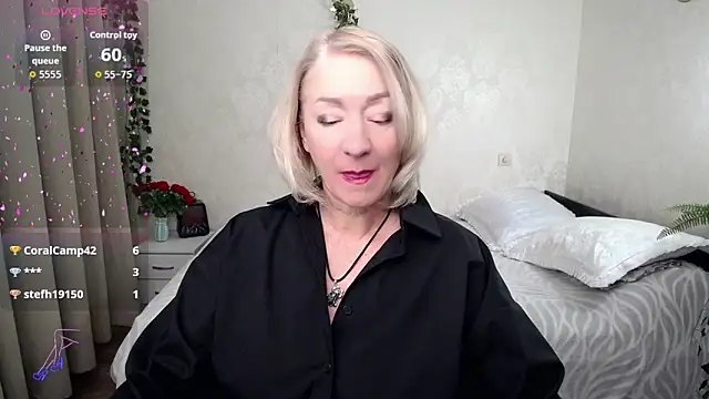 hunters woman online show from November 23, 2025, 1:49 am