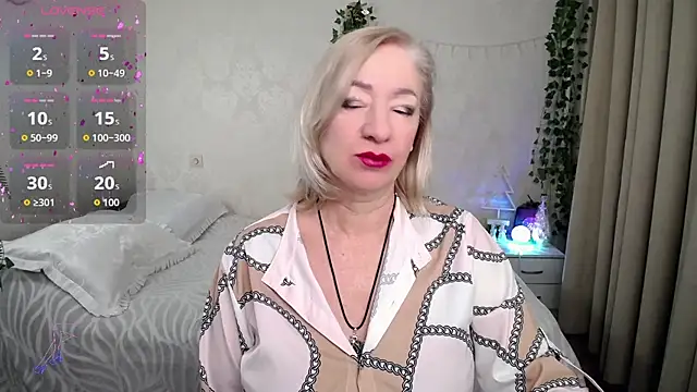 hunters woman online show from December 15, 2025, 10:47 pm