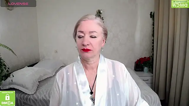 hunters woman online show from March 15, 2026, 5:02 am