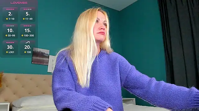 KiraSun online show from October 12, 2025, 1:04 am