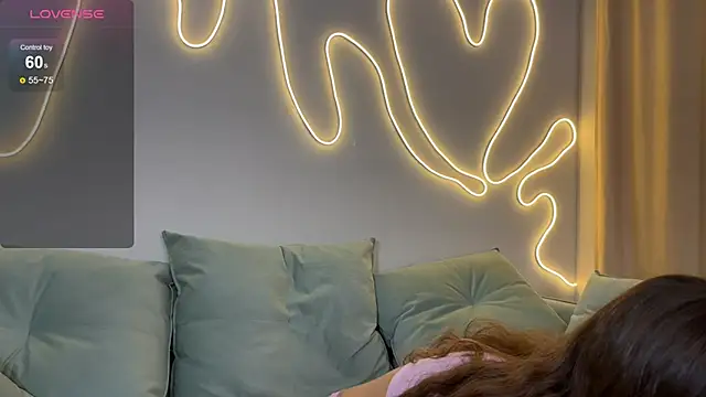 Eva Collinss online show from October 2, 2025, 2:29 am