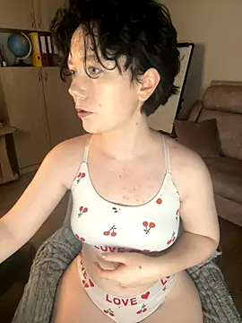 RinaShy online show from November 17, 2025, 5:02 am