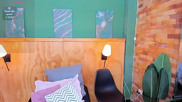 milavega  online show from March 13, 2026, 3:51 pm