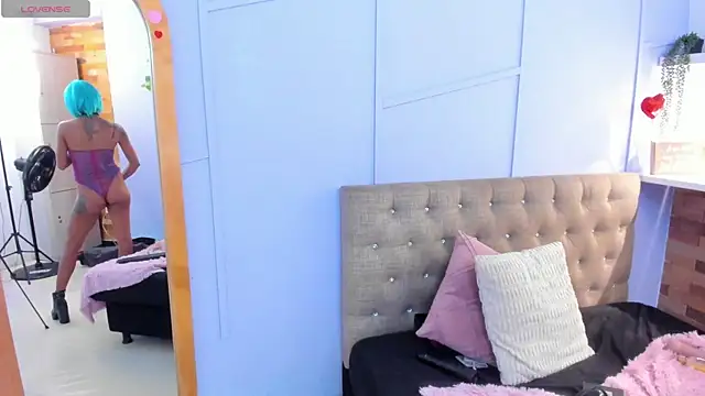 milavega  online show from April 18, 2026, 7:58 pm