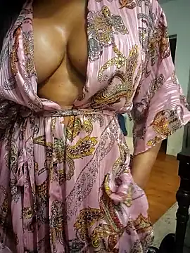 Snapshot of Caramel_Lights chatting on May 10, 2026, 3:44 am Caramel Lights online show from May 10, 2026, 3:44 am