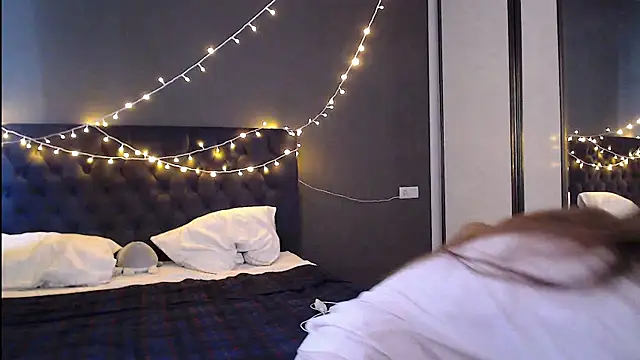 tokyomeow online show from November 30, 2025, 5:11 am