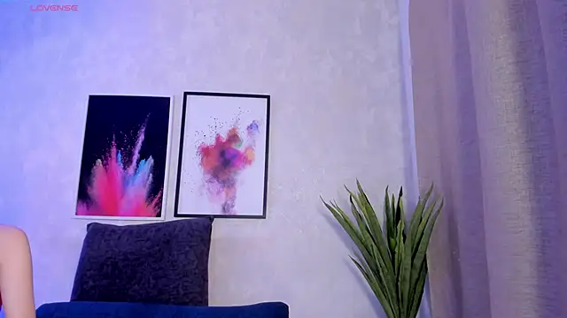 Keira Corleone online show from December 3, 2025, 8:40 pm