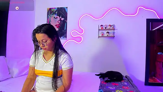 Dilan and Mia online show from November 19, 2025, 2:33 am