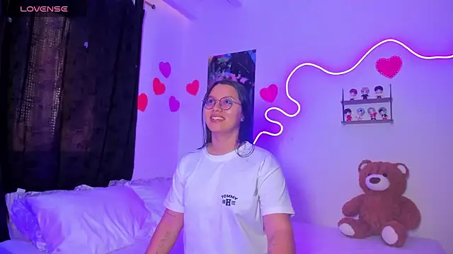 Dilan and Mia online show from April 19, 2026, 3:22 pm