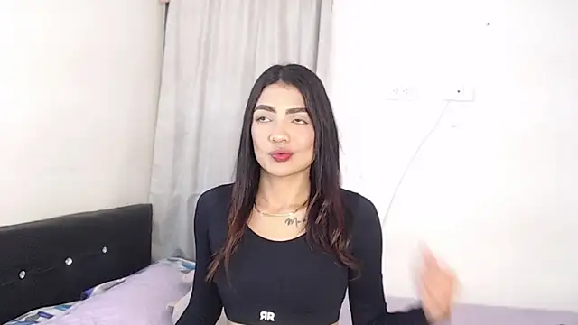 MiahCornell  online show from April 21, 2026, 6:44 pm