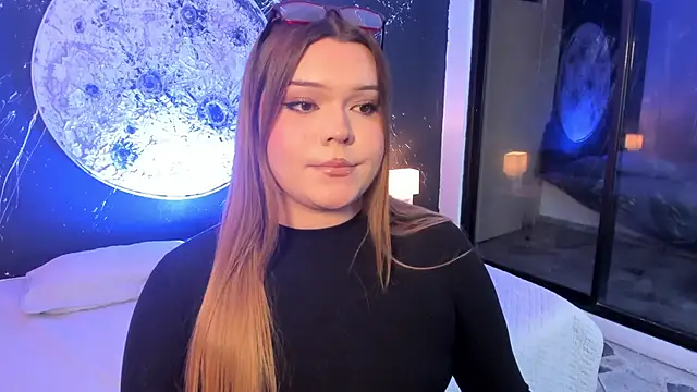 Snapshot of Maxxxine1 chatting on October 9, 2025, 6:33 am Maxxxine1 online show from October 9, 2025, 6:33 am