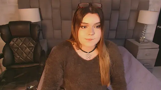 Snapshot of Maxxxine1 chatting on November 5, 2025, 6:02 am Maxxxine1 online show from November 5, 2025, 6:02 am