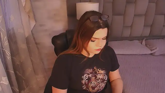 Snapshot of Maxxxine1 chatting on November 6, 2025, 11:00 am Maxxxine1 online show from November 6, 2025, 11:00 am