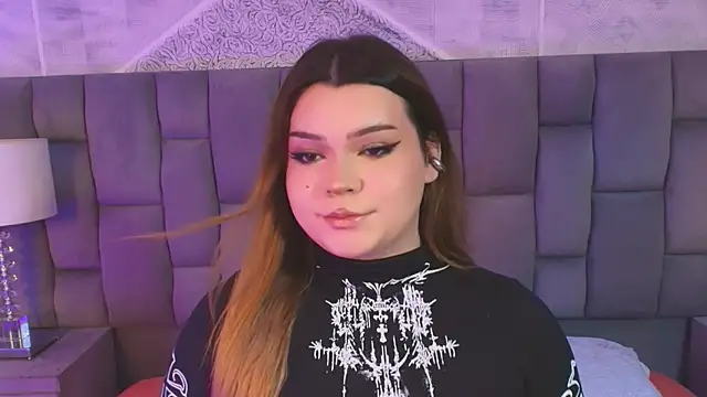 Snapshot of Maxxxine1 chatting on December 4, 2025, 10:07 pm Maxxxine1 online show from December 4, 2025, 10:07 pm