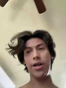 Snapshot of EmilianoPerex chatting on January 14, 2026, 8:03 pm EmilianoPerex online show from January 14, 2026, 8:03 pm