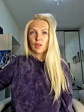 Snapshot of Monna chatting on May 3, 2026, 4:35 pm Monna online show from May 3, 2026, 4:35 pm