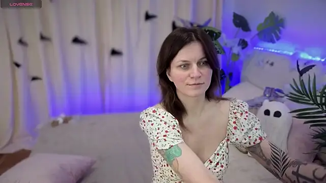 TinaMelt online show from October 21, 2025, 6:52 pm