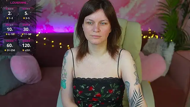 TinaMelt online show from April 14, 2026, 6:47 pm