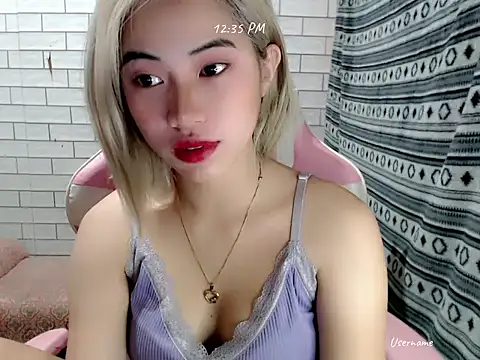 Rainea149 online show from November 1, 2025, 4:36 am