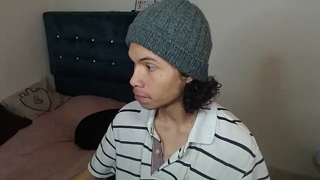 Snapshot of Xoxo_Smiles chatting on October 28, 2025, 3:58 pm Xoxo Smiles online show from October 28, 2025, 3:58 pm