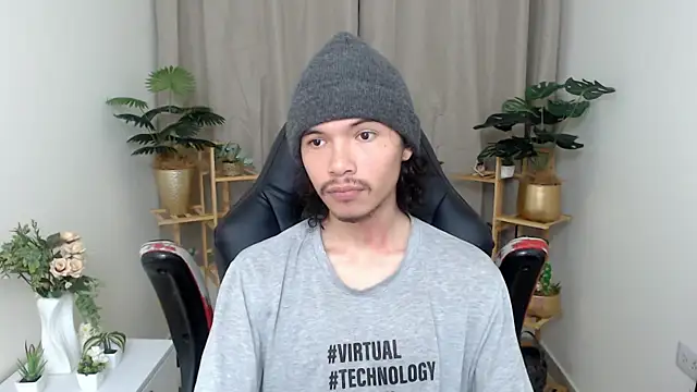 Snapshot of Xoxo_Smiles chatting on December 22, 2025, 3:20 pm Xoxo Smiles online show from December 22, 2025, 3:20 pm