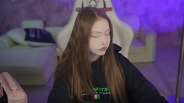 Esmie Smile online show from February 21, 2026, 10:55 pm