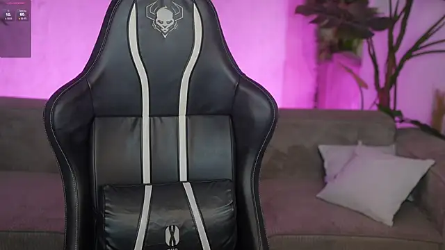 Esmie Smile online show from April 28, 2026, 1:48 am