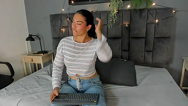 RiriiBrunette   online show from November 1, 2025, 8:11 pm