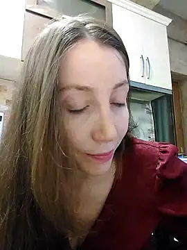 HellaryTourent online show from March 5, 2026, 5:31 pm