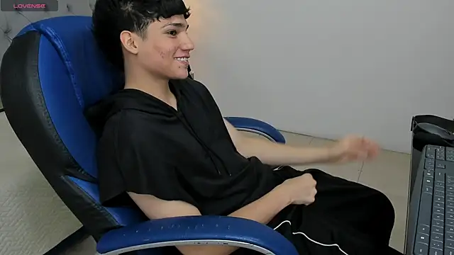 Snapshot of SamBlack_ chatting on April 29, 2026, 12:31 pm SamBlack online show from April 29, 2026, 12:31 pm