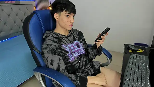 Snapshot of SamBlack_ chatting on May 9, 2026, 1:16 pm SamBlack online show from May 9, 2026, 1:16 pm
