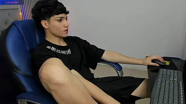 Snapshot of SamBlack_ chatting on May 14, 2026, 12:23 pm SamBlack online show from May 14, 2026, 12:23 pm