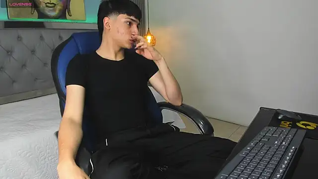 Snapshot of SamBlack_ chatting on June 23, 2026, 12:47 pm SamBlack online show from June 23, 2026, 12:47 pm
