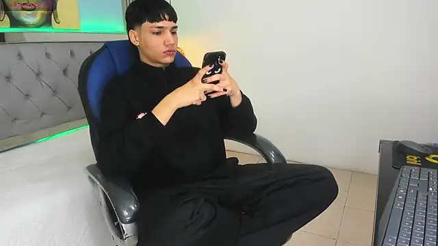 Snapshot of SamBlack_ chatting on June 24, 2026, 2:27 pm SamBlack online show from June 24, 2026, 2:27 pm