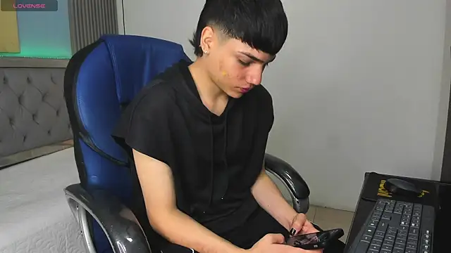 Snapshot of SamBlack_ chatting on July 3, 2026, 1:17 pm SamBlack online show from July 3, 2026, 1:17 pm