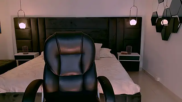 AgathaKondo  online show from April 19, 2026, 10:56 pm